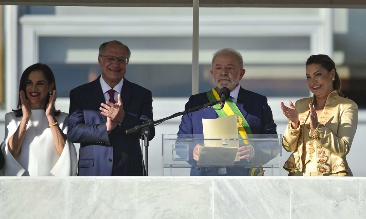Com novo PAC, governo Lula pretende concluir obras e atender prioridades de governadores